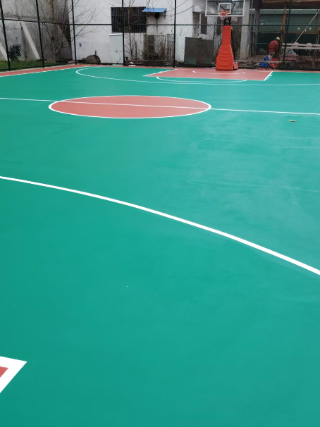 崇阳 球场长期使用易出现地面开裂